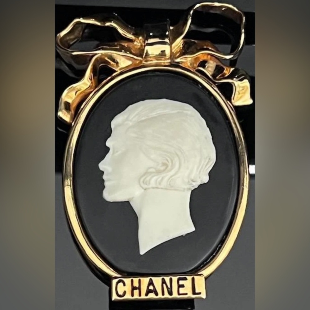 Rare CHANEL Vintage Gold Black Cameo Brooch